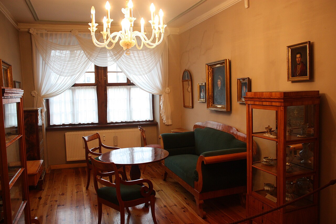 Biedermeier Möbel Wien – Antike Einrichtung aus der Biedermeierzeit