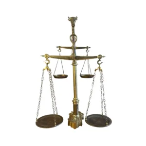 Große antike Balkenwaage aus Messing mit Stierkopf-Finiale