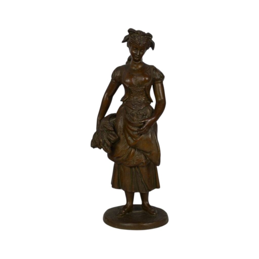 Antike Figur einer jungen Dame im Jugendstil – Skulptur mit brauner Patina, 25 cm