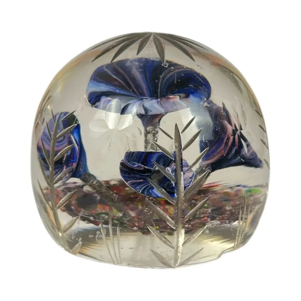 Glas Briefbeschwerer mit eingeschlossenen Pilzen und Schliffdekor, 8 cm