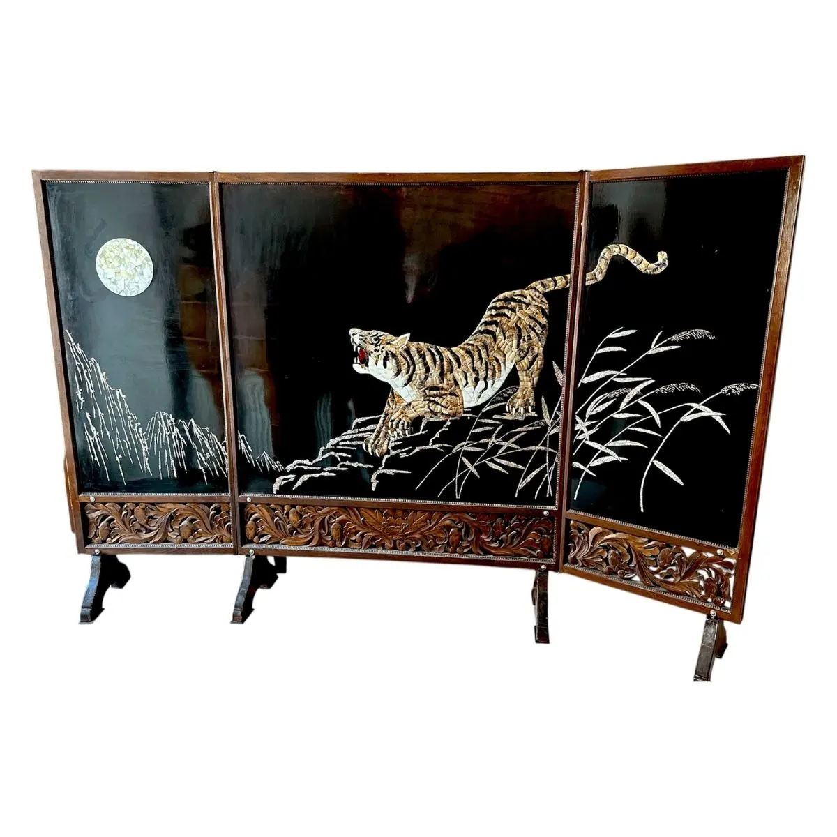 Asiatischer Paravent mit Perlmuttintarsien und Tiger-Motiv