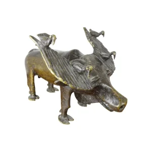 Afrikanische Bronzeskulptur Wasserbüffel mit Madenhacker Vögeln