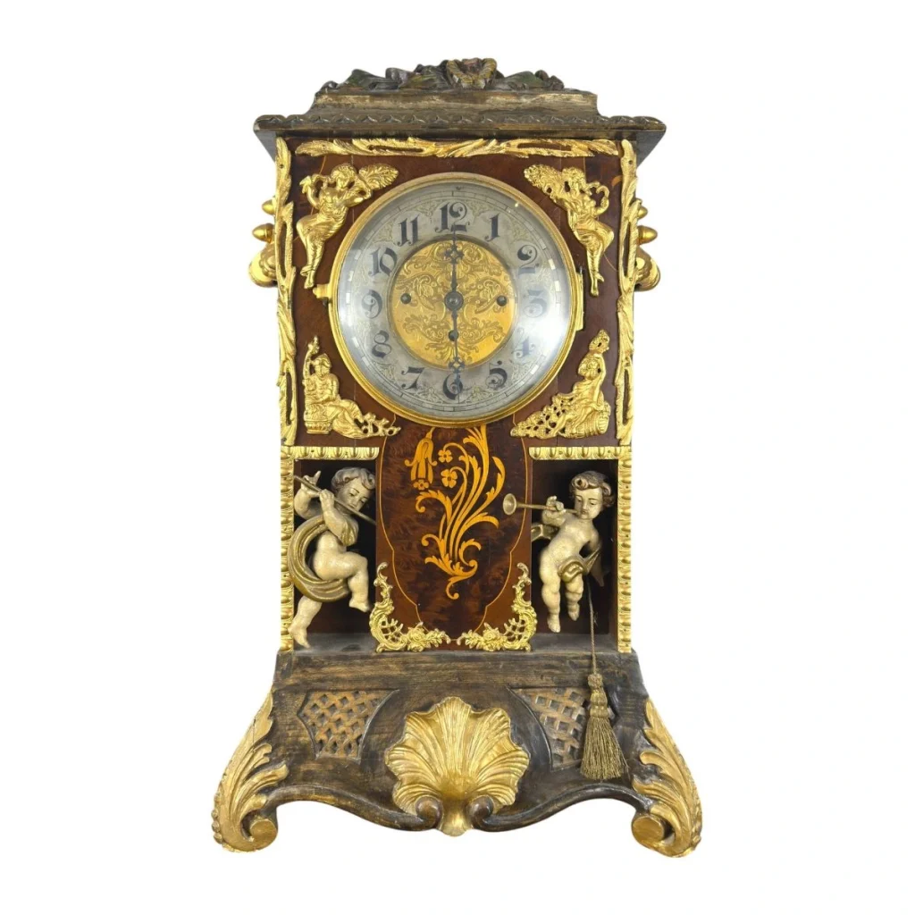Empire Biedermeier Portaluhr um 1820–1830 mit Figuren und Zweischlagwerk